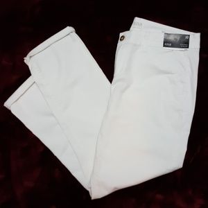 **FINAL PRICE**Cute White chino crop pants